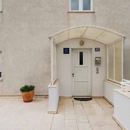 Sun & Sea Apartment *